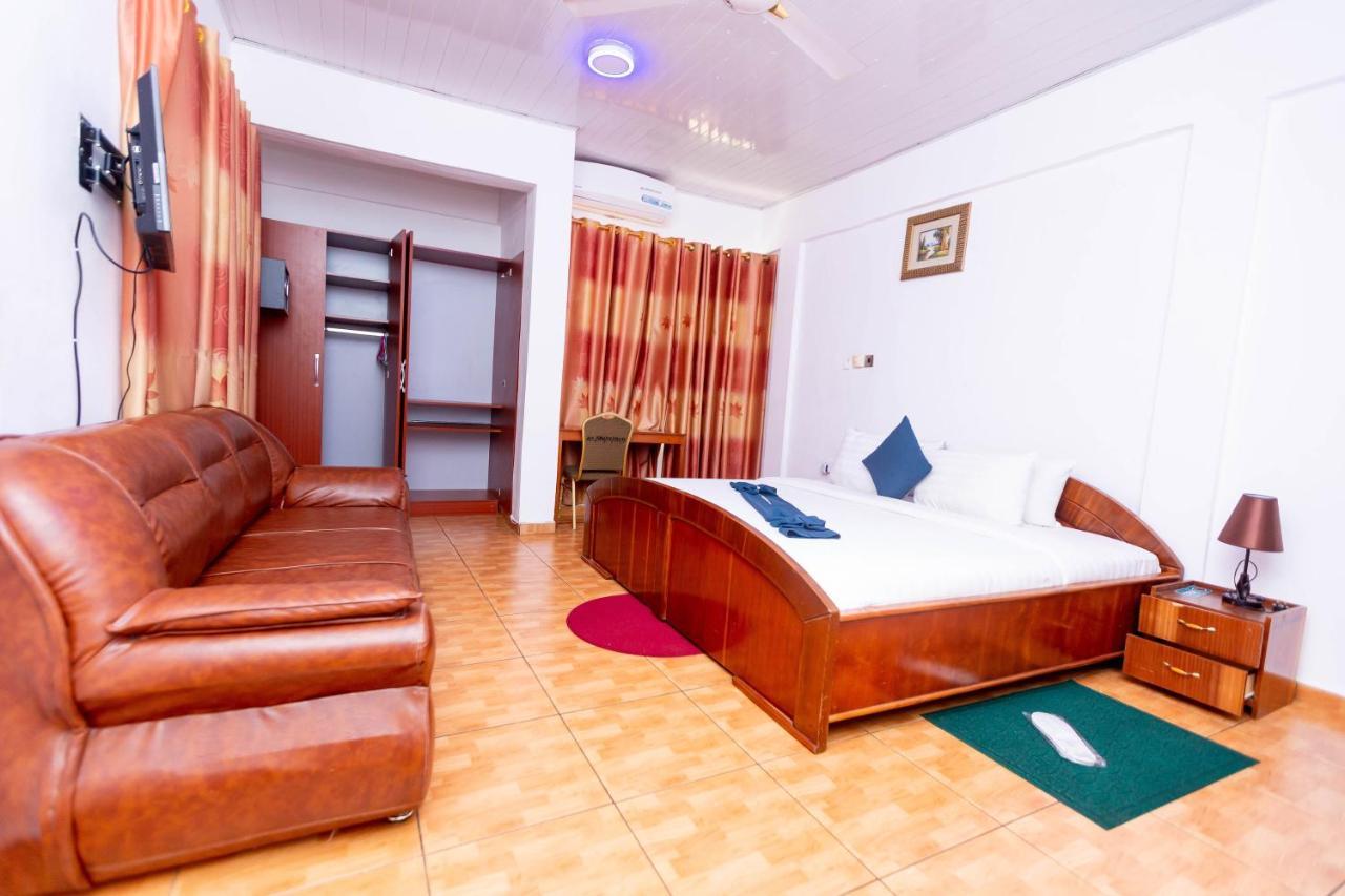 Sky Plus Hotel & Resort Ho Buitenkant foto